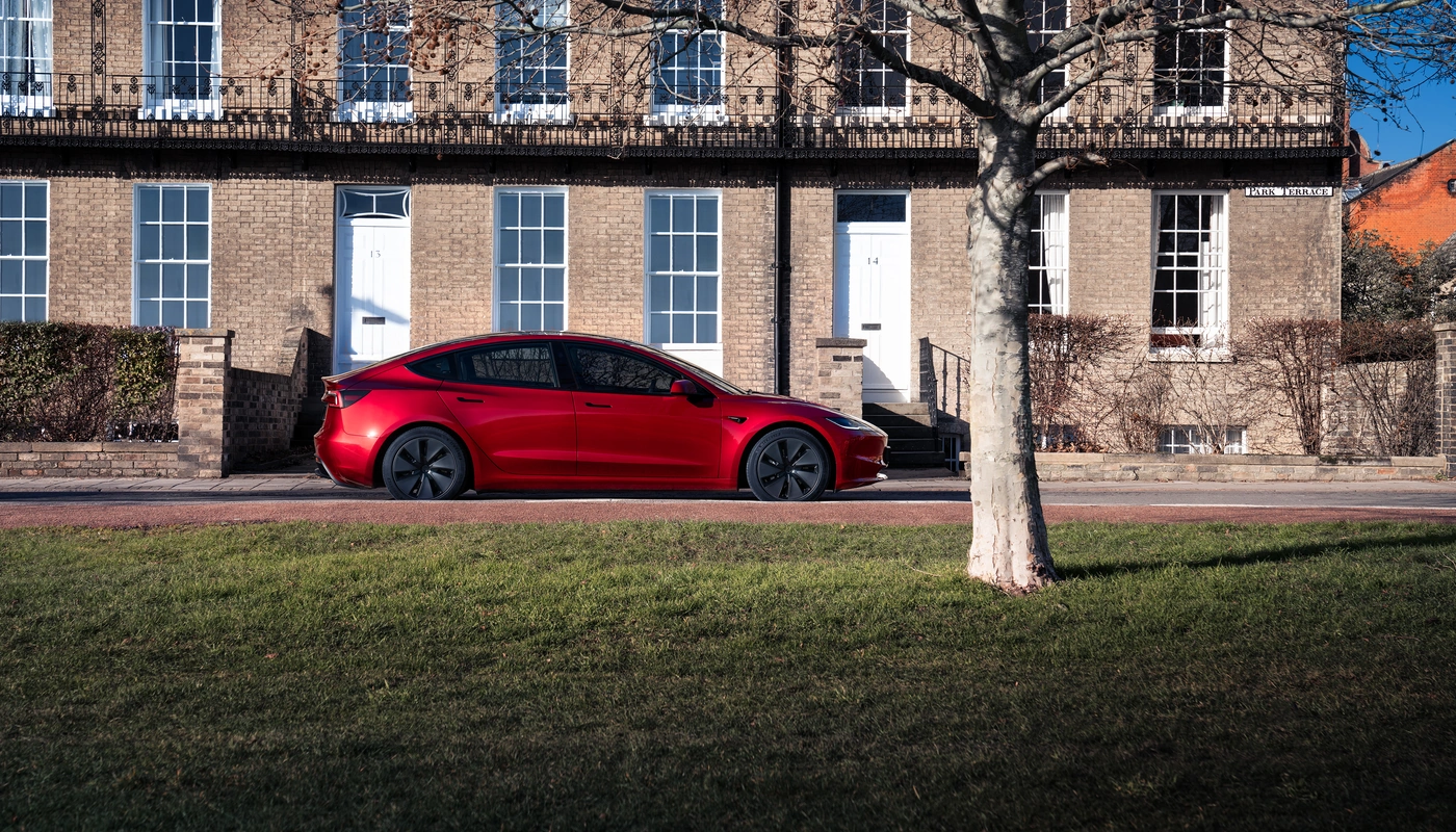 Tesla Model 3 - Contexto Entorno Real Contexto Aparcado Exterior Lateral Derecha