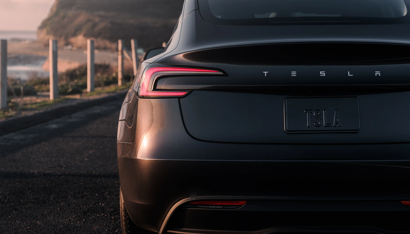 Tesla Model 3 - Contexto Entorno Real Contexto Conduciendo Exterior Trasera