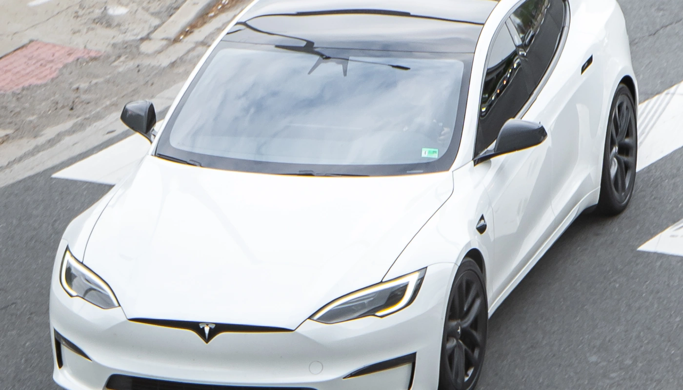 Tesla Model S - Contexto Entorno Real Contexto Conduciendo Exterior Frontal Izquierda Exterior Superior