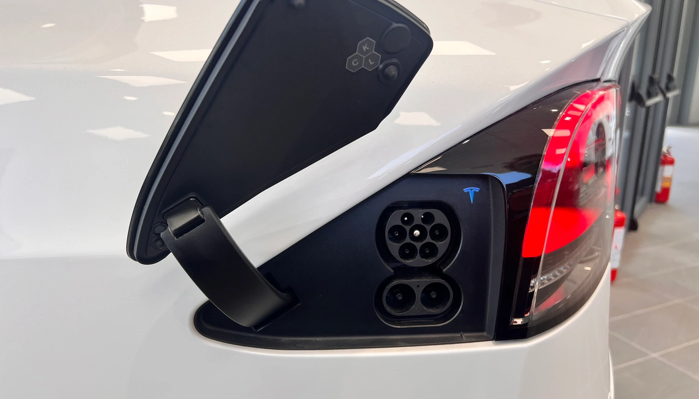 Tesla Model X - Carga Puerto Abierto