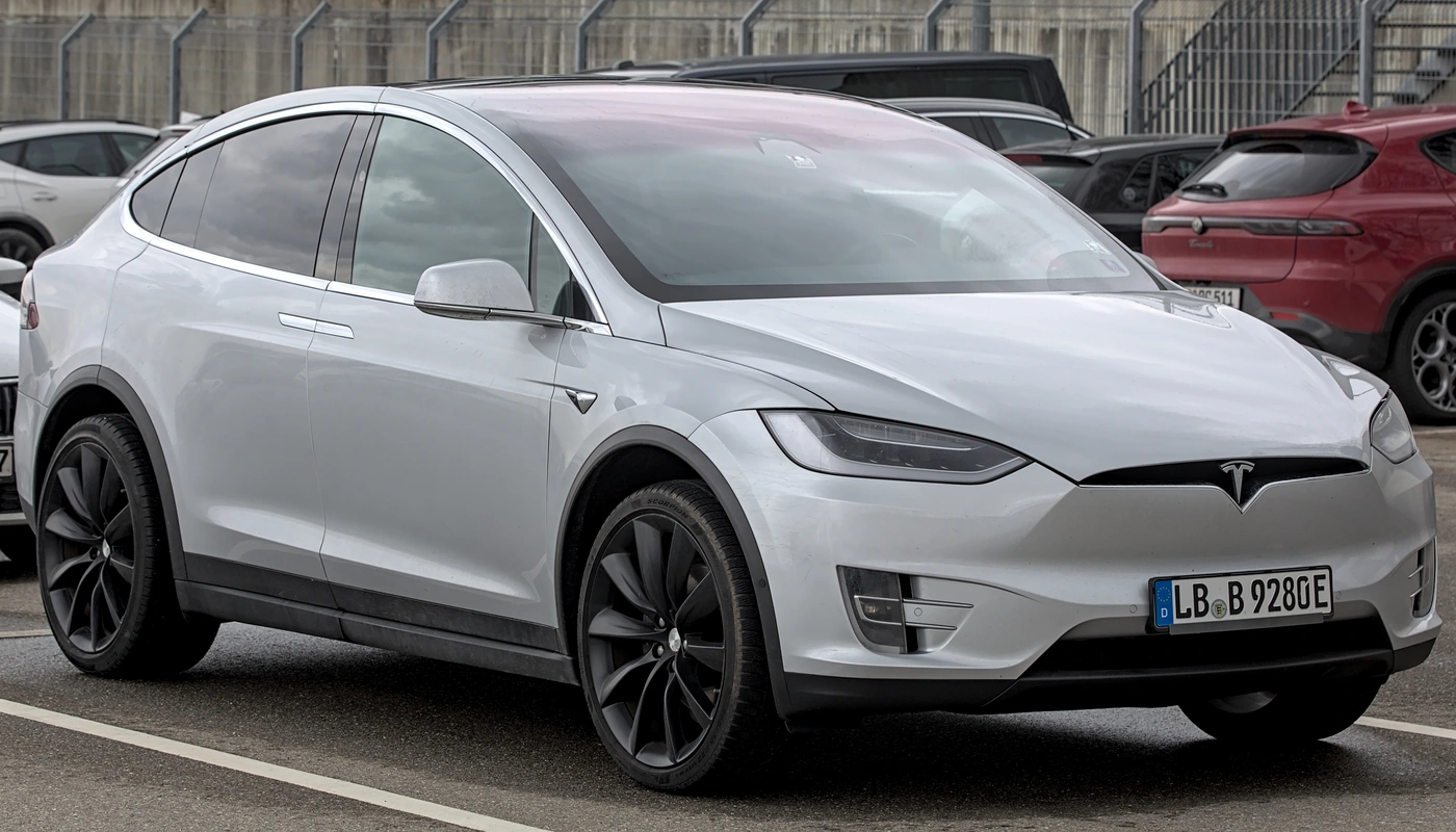 Tesla Model X - Contexto Entorno Real Contexto Aparcado Exterior Frontal Derecha