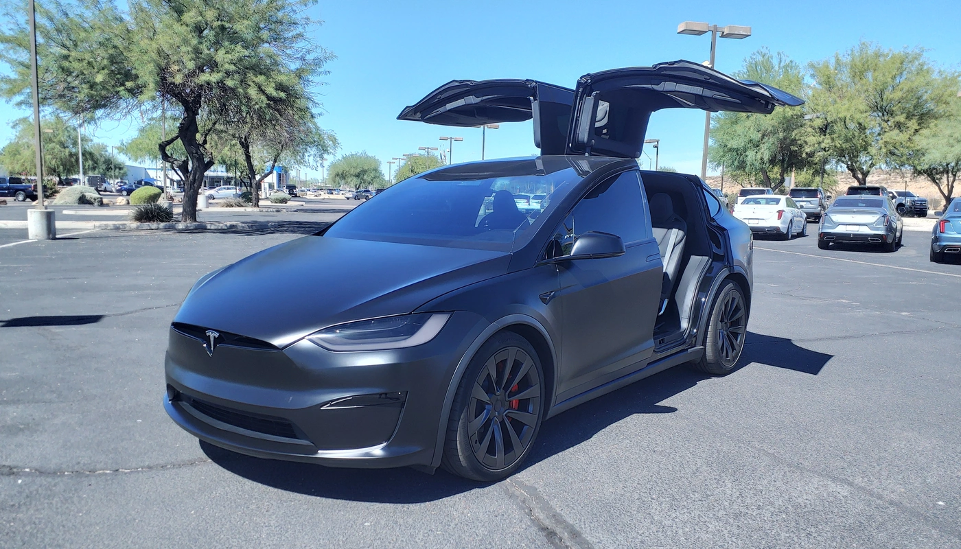 Tesla Model X - Contexto Entorno Real Contexto Aparcado Exterior Frontal Izquierda