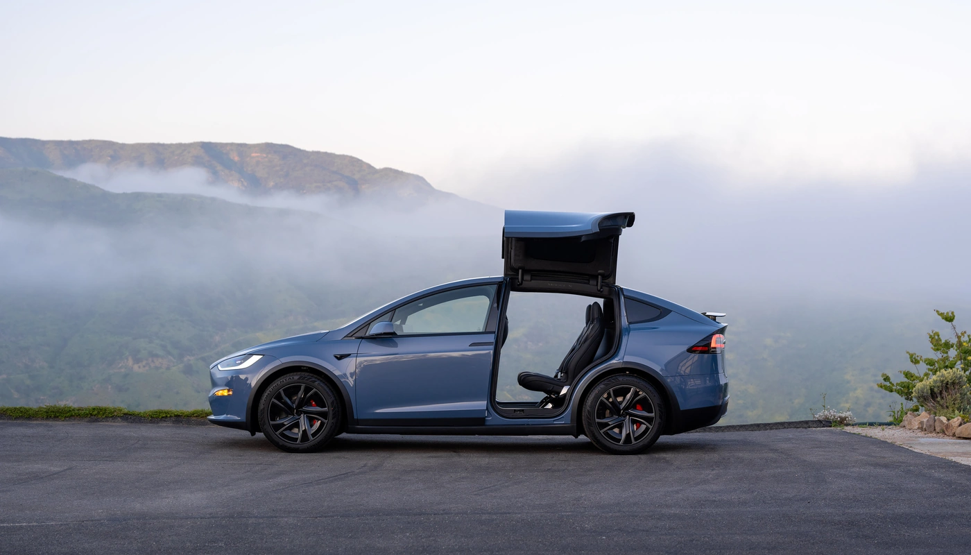 Tesla Model X - Contexto Entorno Real Contexto Aparcado Exterior Lateral Izquierda