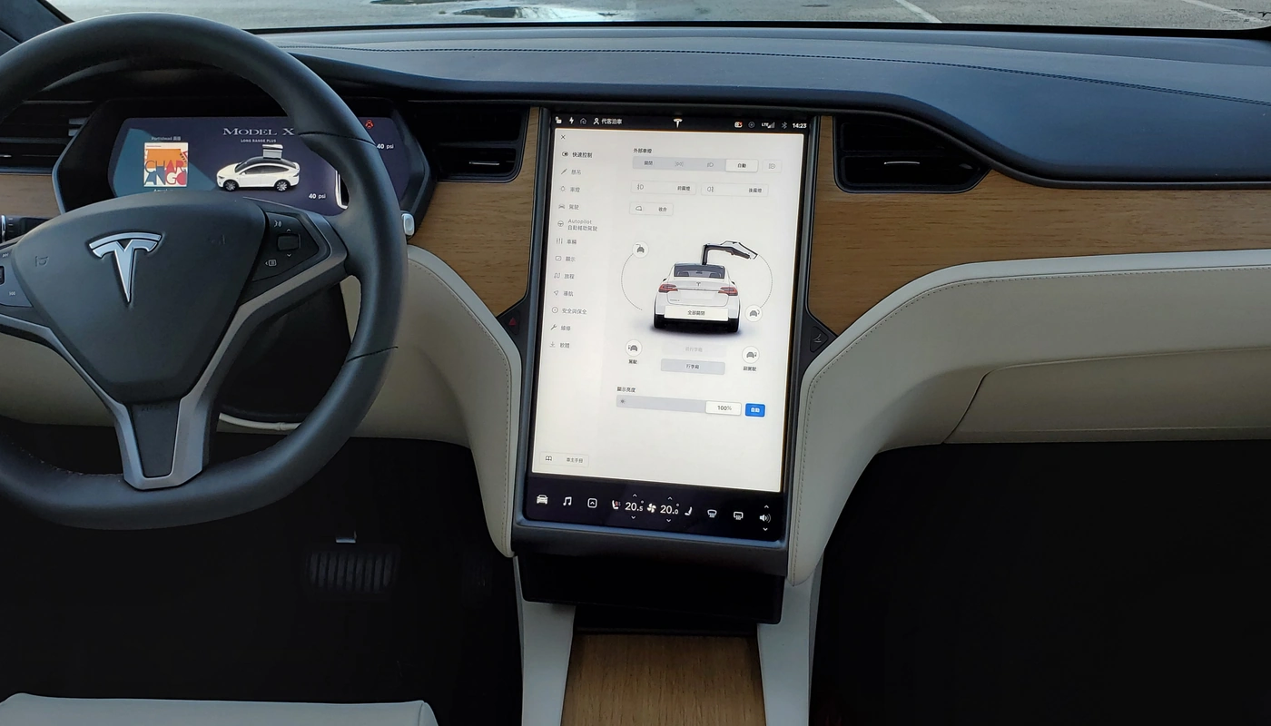 Tesla Model X - Interior Pantalla Central