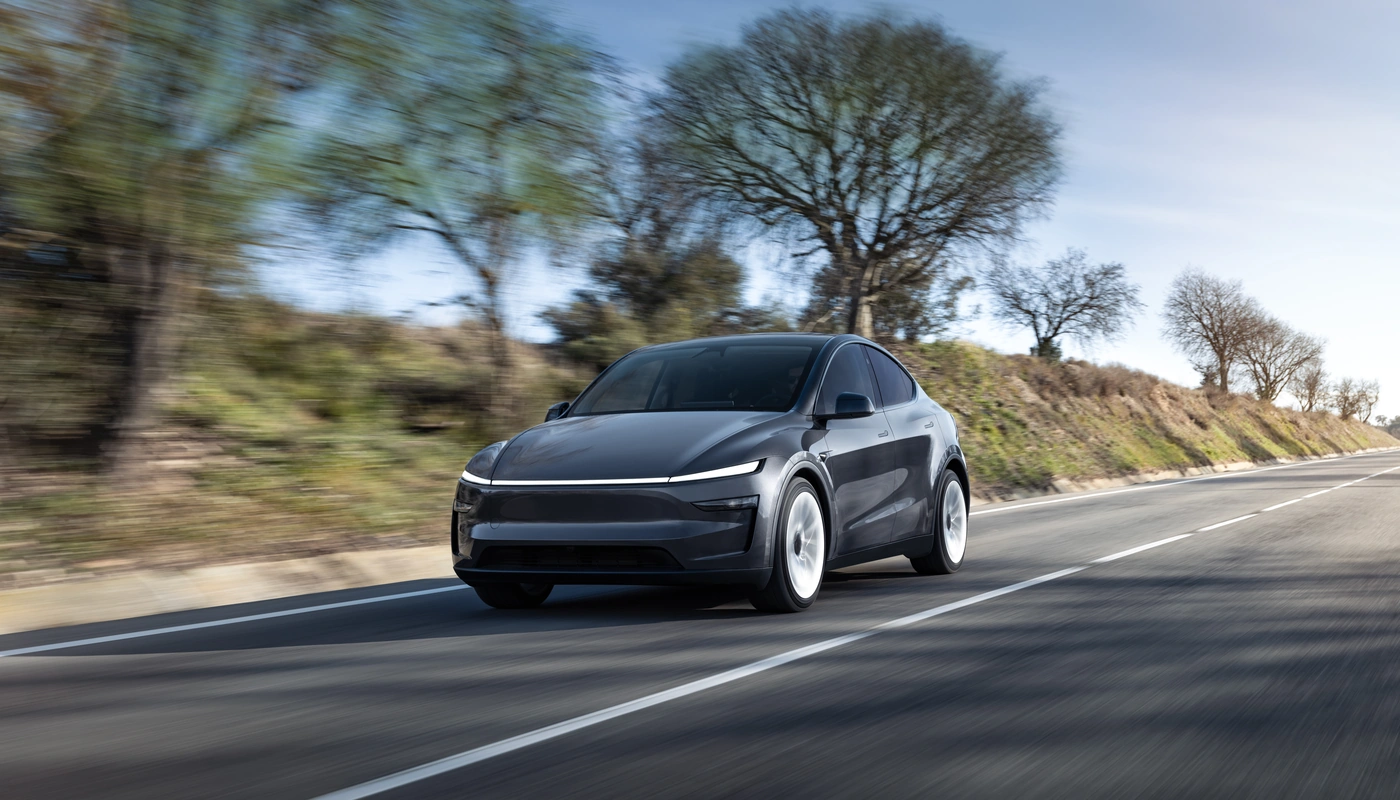 Tesla Model Y - Contexto Conduciendo Exterior Frontal Izquierda