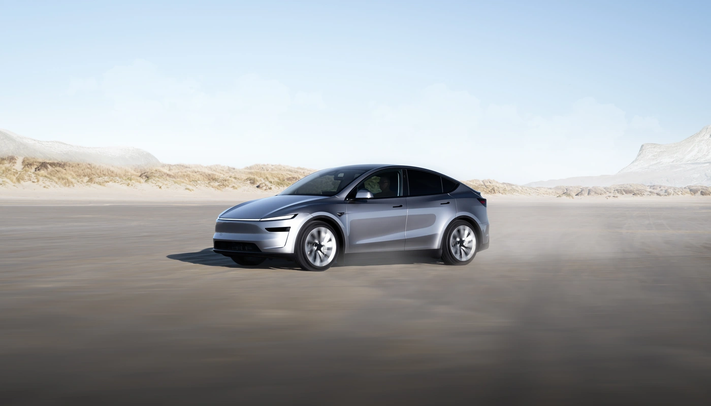 Tesla Model Y - Contexto Conduciendo Exterior Lateral Izquierda