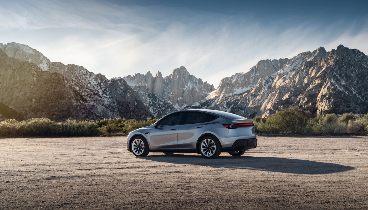 Tesla Model Y - Contexto Entorno Real Contexto Aparcado Exterior Lateral Izquierda