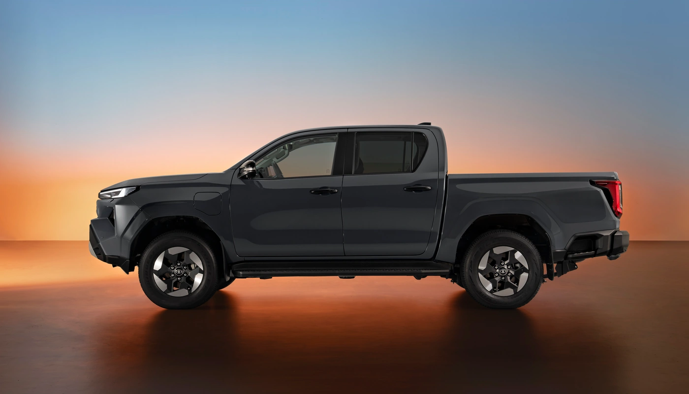 Toyota Hilux - Contexto Estudio Contexto Aparcado Exterior Lateral Izquierda