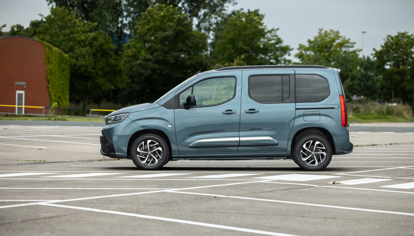 Toyota Proace City Verso L1 - Contexto Entorno Real Contexto Aparcado Exterior Lateral Izquierda