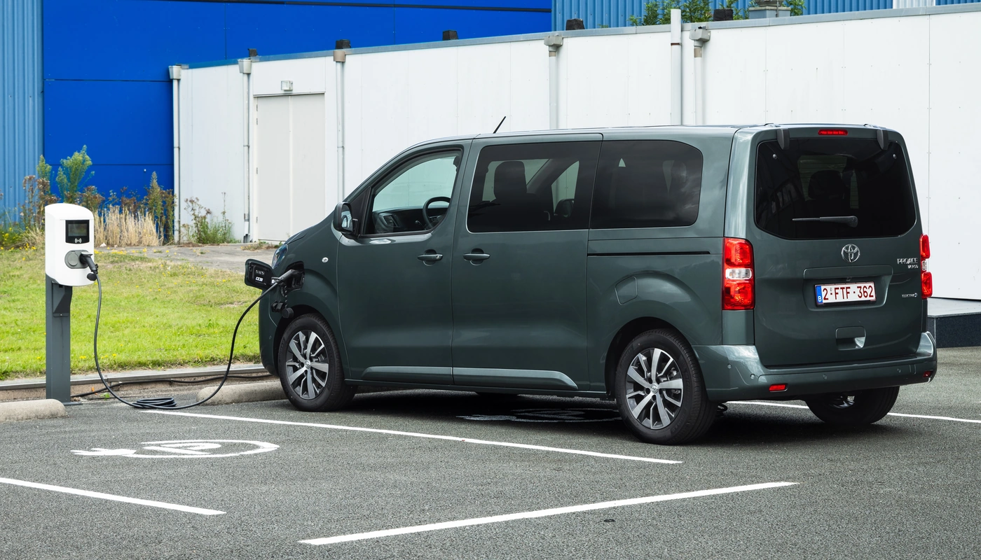 Toyota Proace Verso L1 - Carga Estacion