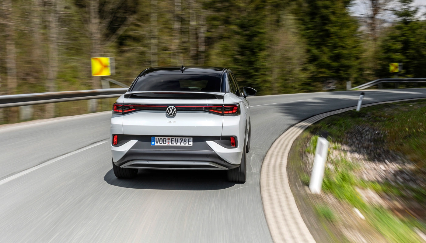 Volkswagen Id5 - Contexto Entorno Real Contexto Conduciendo Exterior Trasera