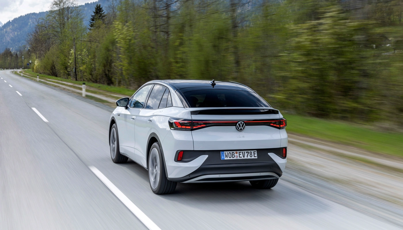 Volkswagen Id5 - Contexto Entorno Real Contexto Conduciendo Exterior Trasera Derecha