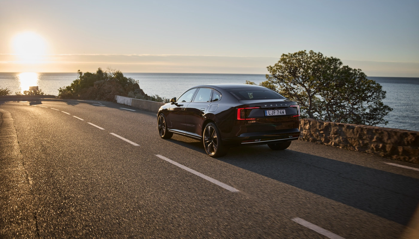 Volvo Es90 - Contexto Entorno Real Contexto Conduciendo Exterior Trasera Derecha