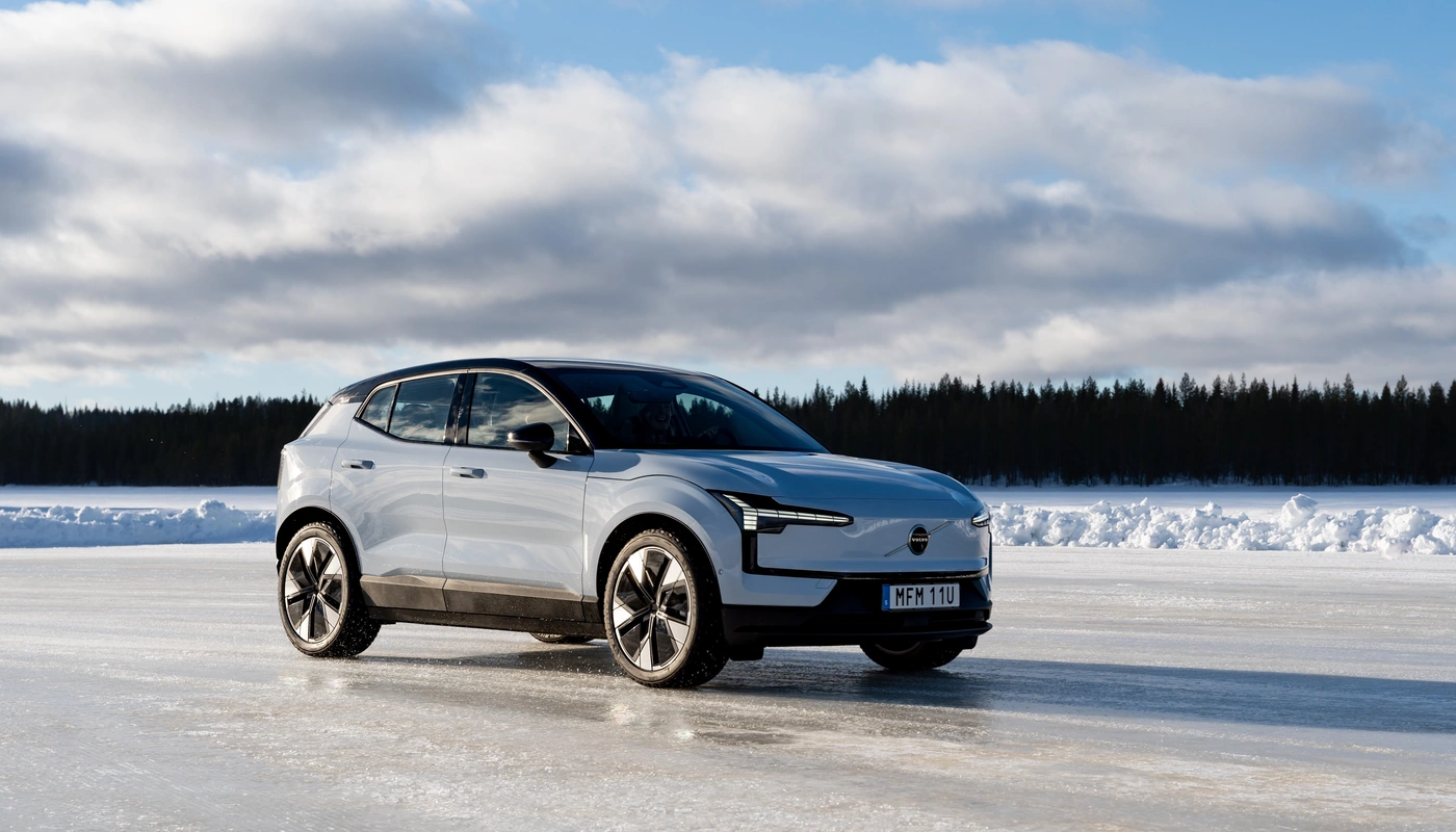 Volvo Ex30 - Contexto Entorno Real Contexto Aparcado Exterior Frontal Derecha