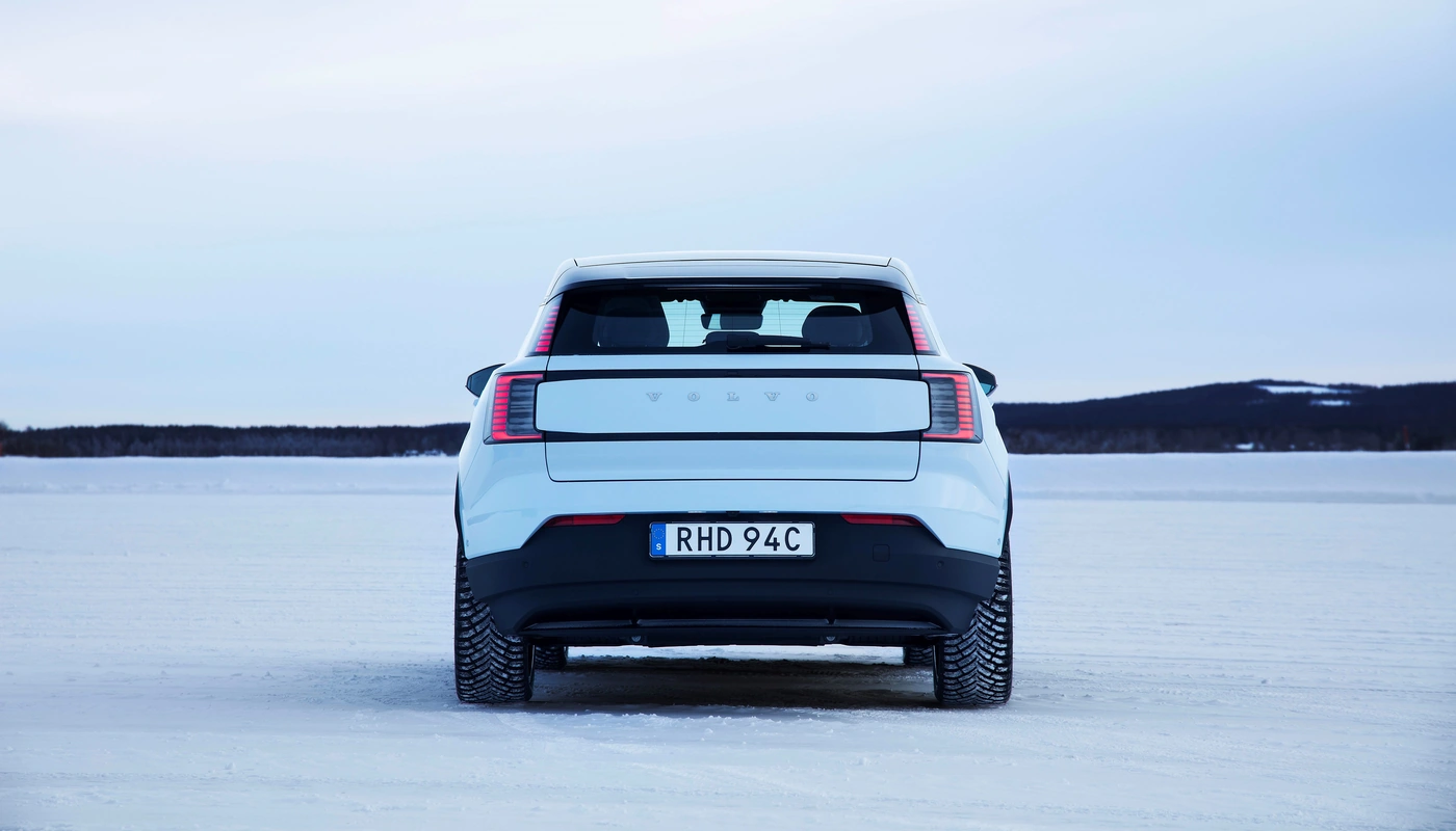 Volvo Ex30 - Contexto Entorno Real Contexto Aparcado Exterior Trasera