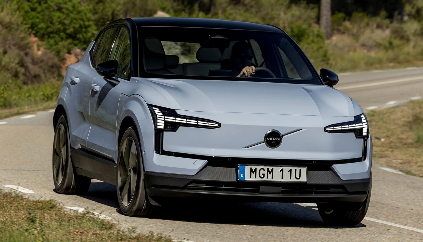 Volvo Ex30 - Contexto Entorno Real Contexto Conduciendo Exterior Frontal