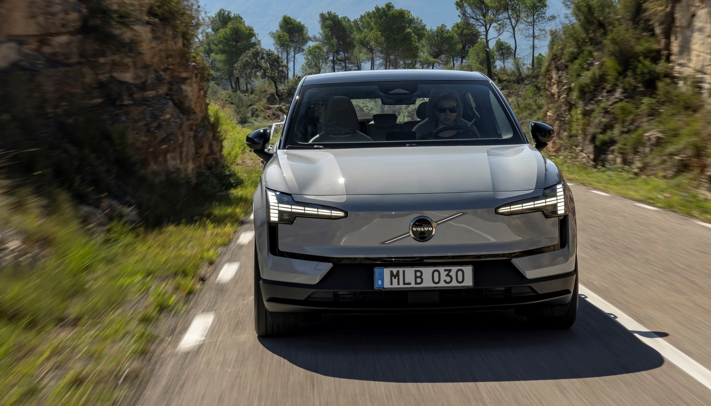 Volvo Ex30 - Contexto Entorno Real Contexto Conduciendo Exterior Frontal