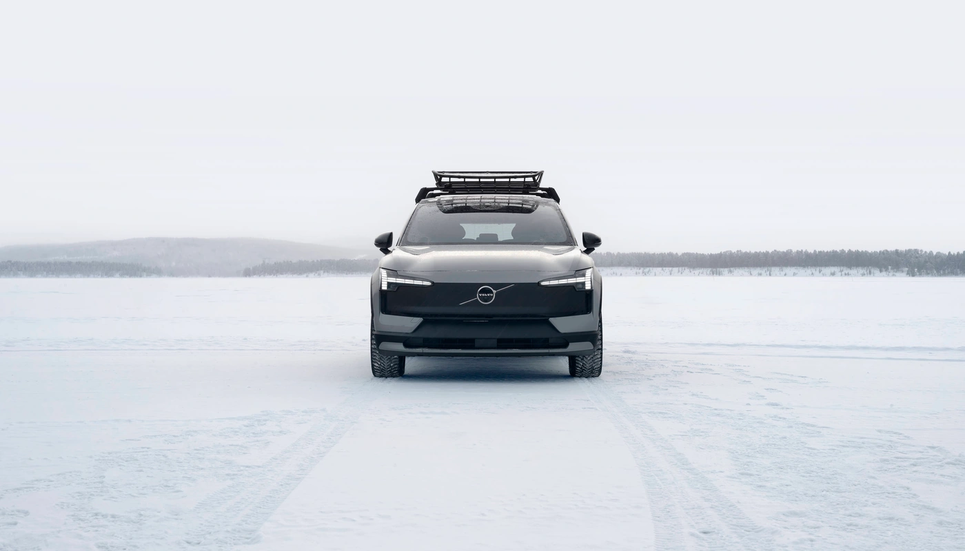 Volvo Ex30 Cross Country - Contexto Entorno Real Contexto Conduciendo Exterior Frontal