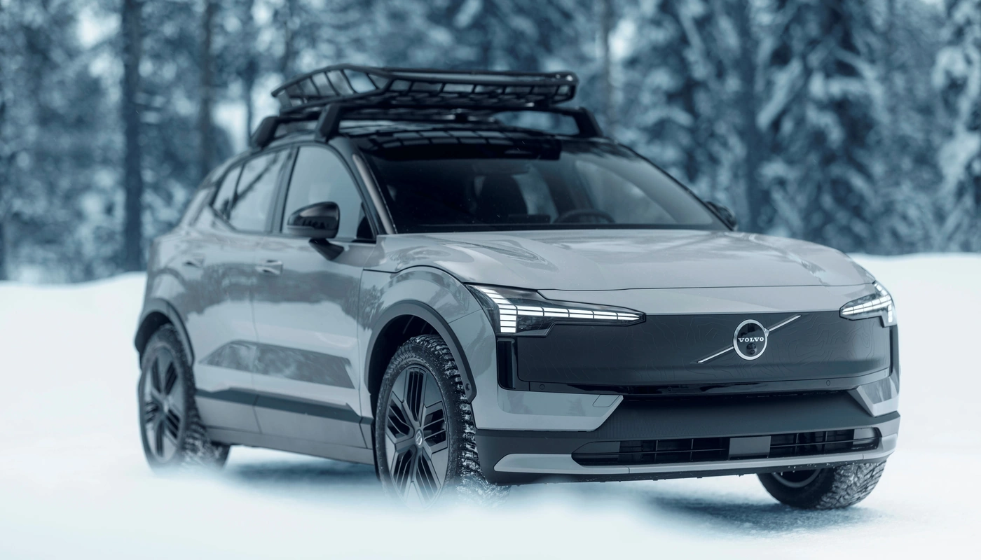 Volvo Ex30 Cross Country - Contexto Entorno Real Contexto Conduciendo Exterior Frontal Derecha