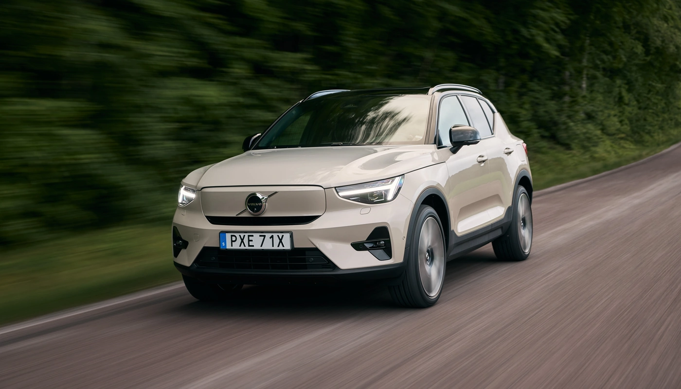 Volvo Ex40 - Contexto Entorno Real Contexto Conduciendo Exterior Frontal Izquierda