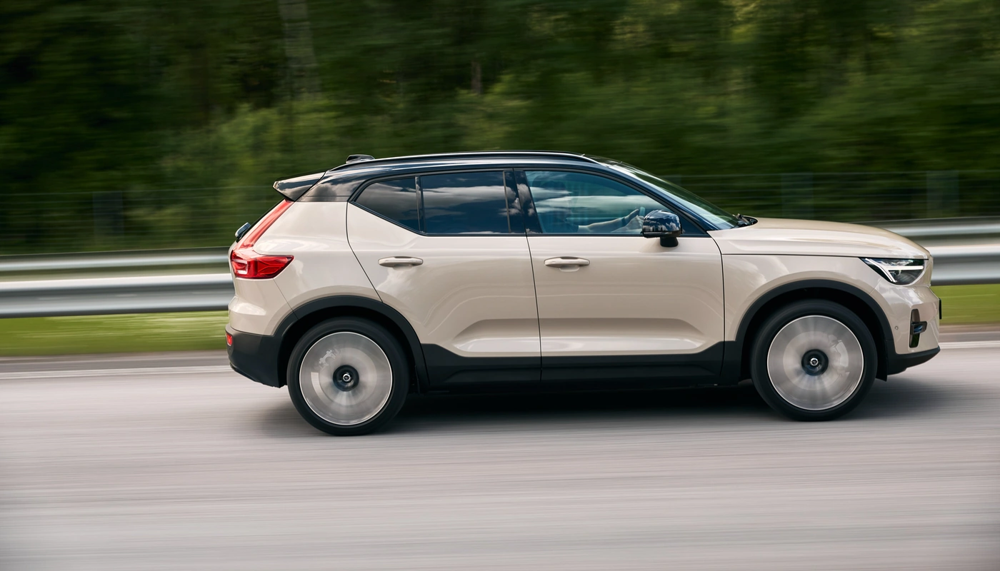 Volvo Ex40 - Contexto Entorno Real Contexto Conduciendo Exterior Lateral Derecha