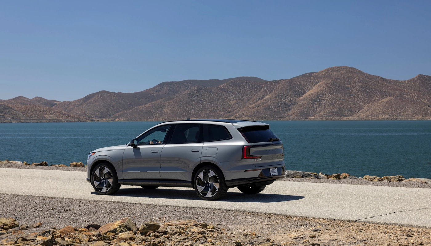 Volvo Ex90 - Contexto Entorno Real Contexto Aparcado Exterior Lateral Izquierda