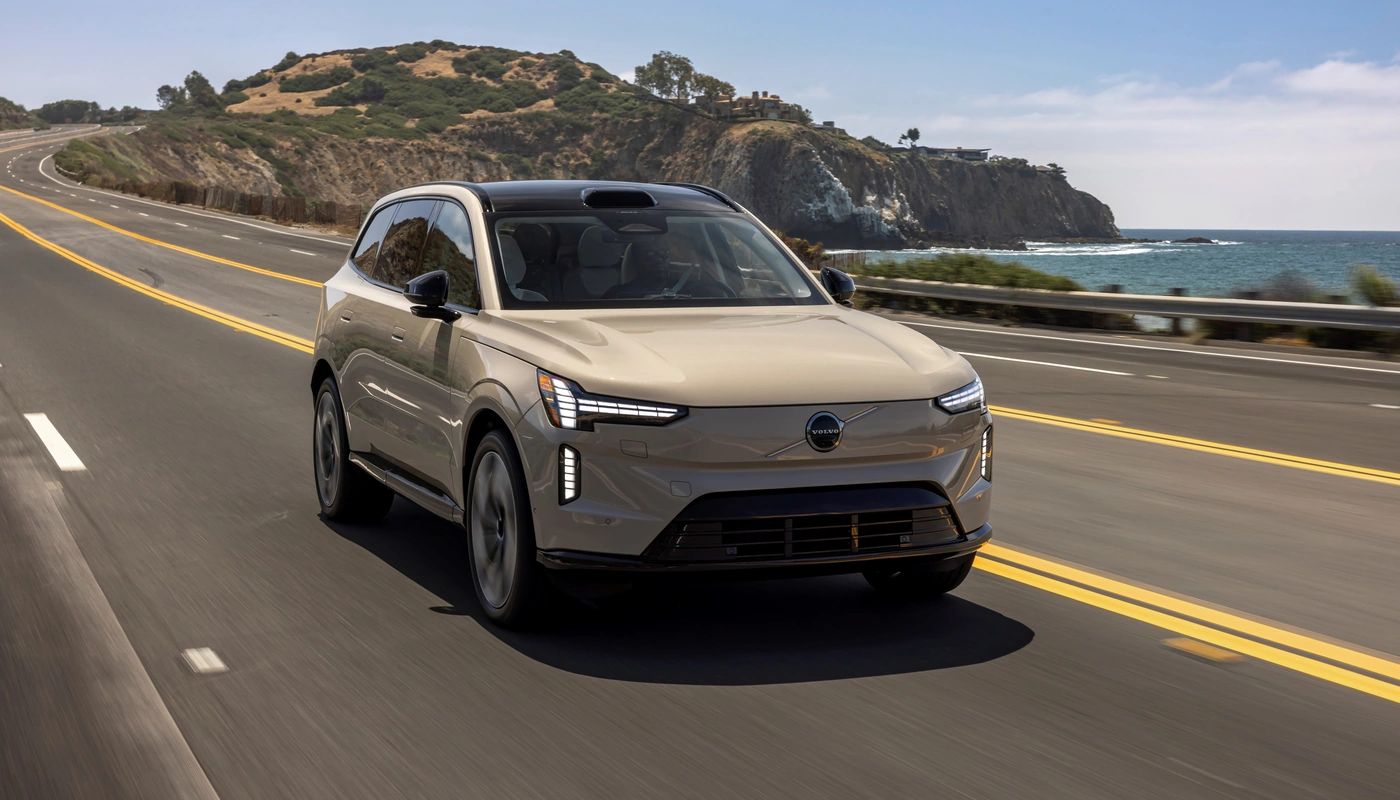 Volvo Ex90 - Contexto Entorno Real Contexto Conduciendo Exterior Frontal Derecha