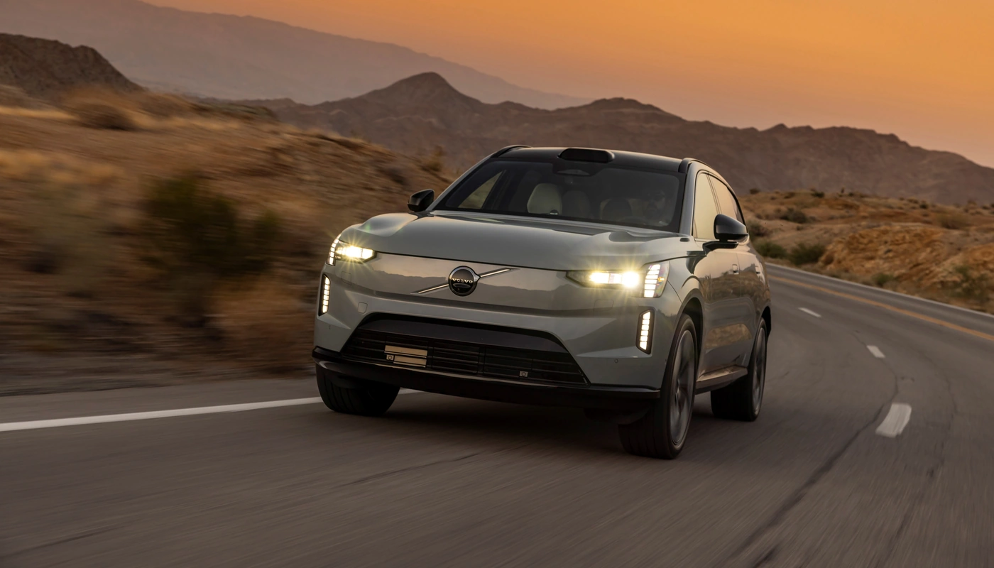 Volvo Ex90 - Contexto Entorno Real Contexto Conduciendo Exterior Frontal Izquierda