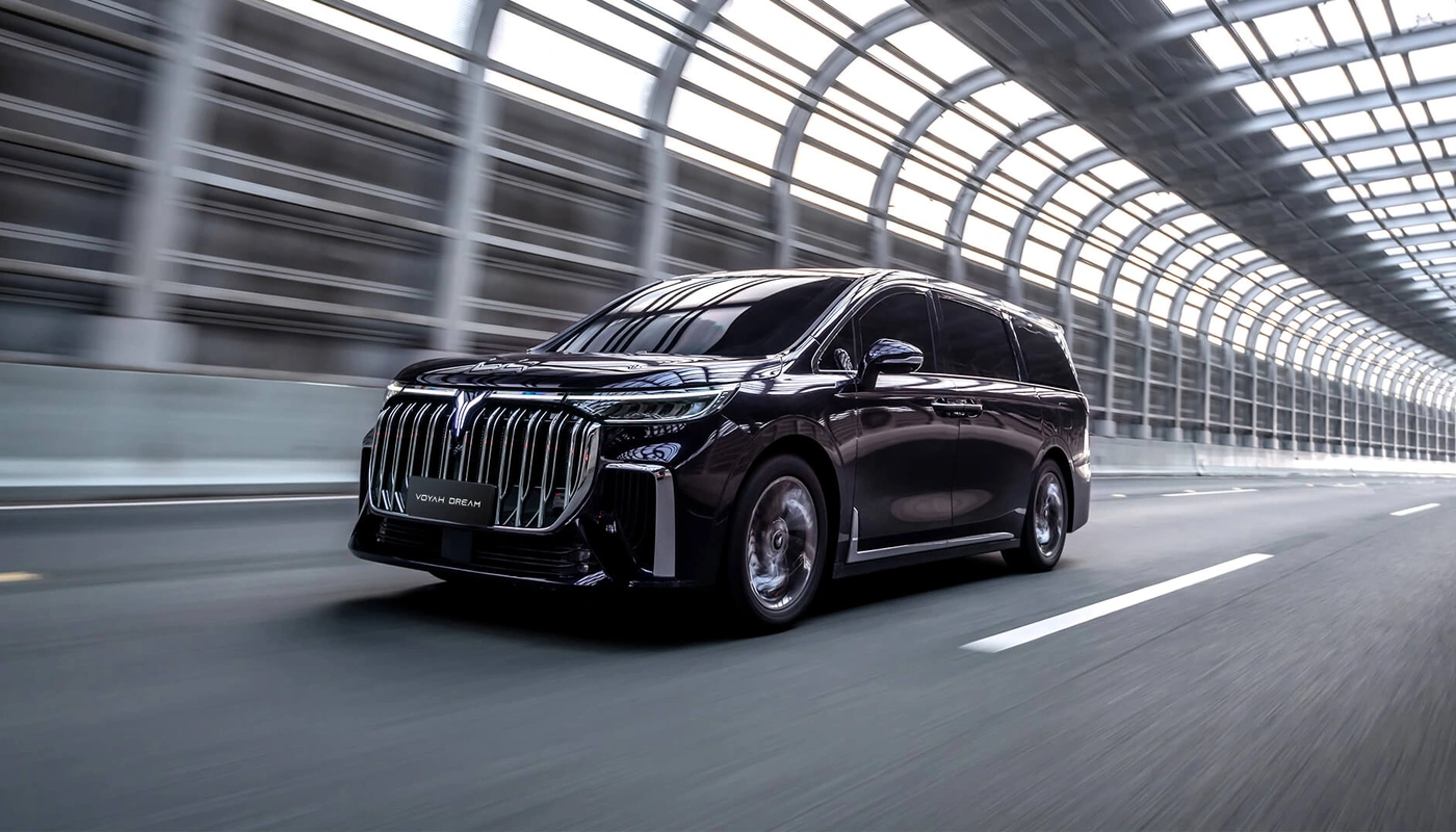 Voyah Dream - Contexto Entorno Real Contexto Conduciendo Exterior Frontal Izquierda