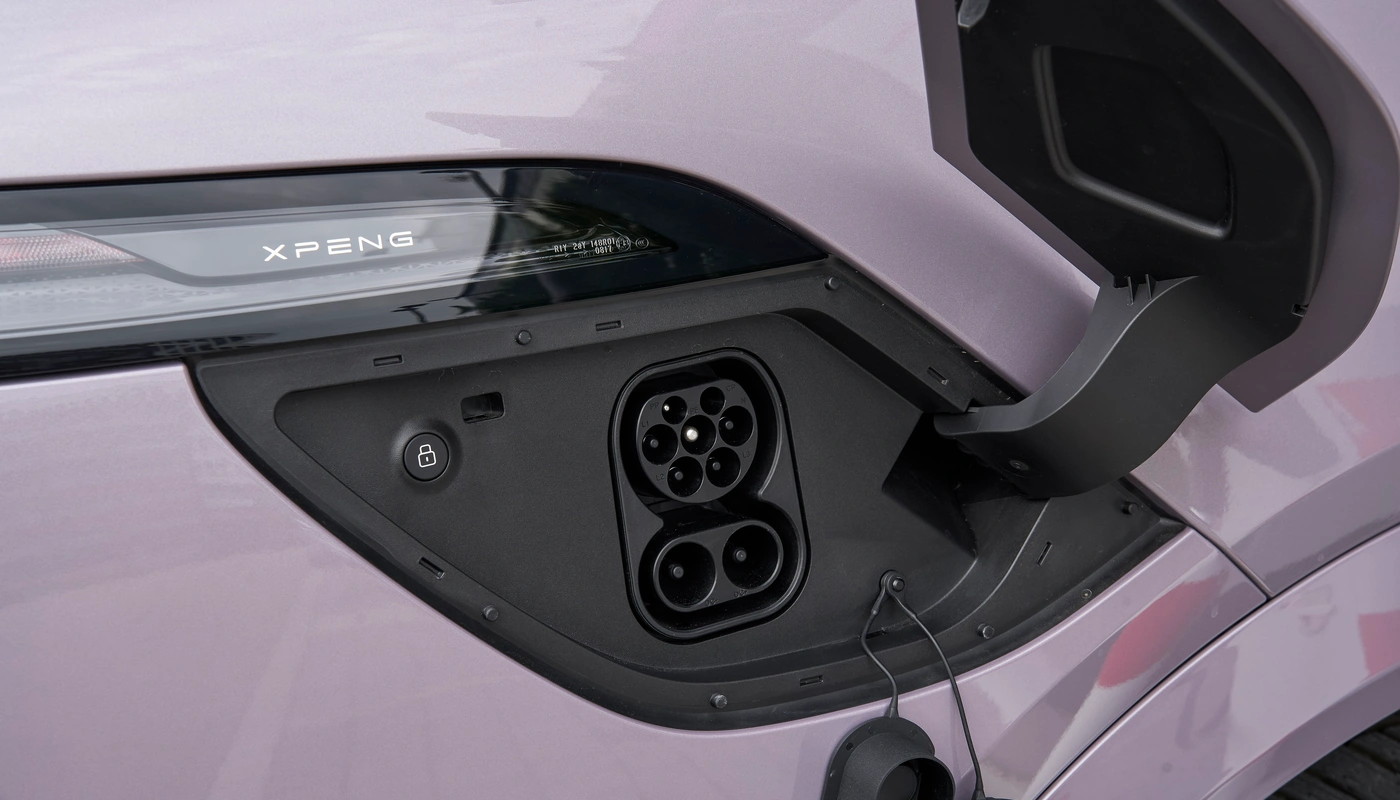 Xpeng G6 - Carga Puerto Abierto