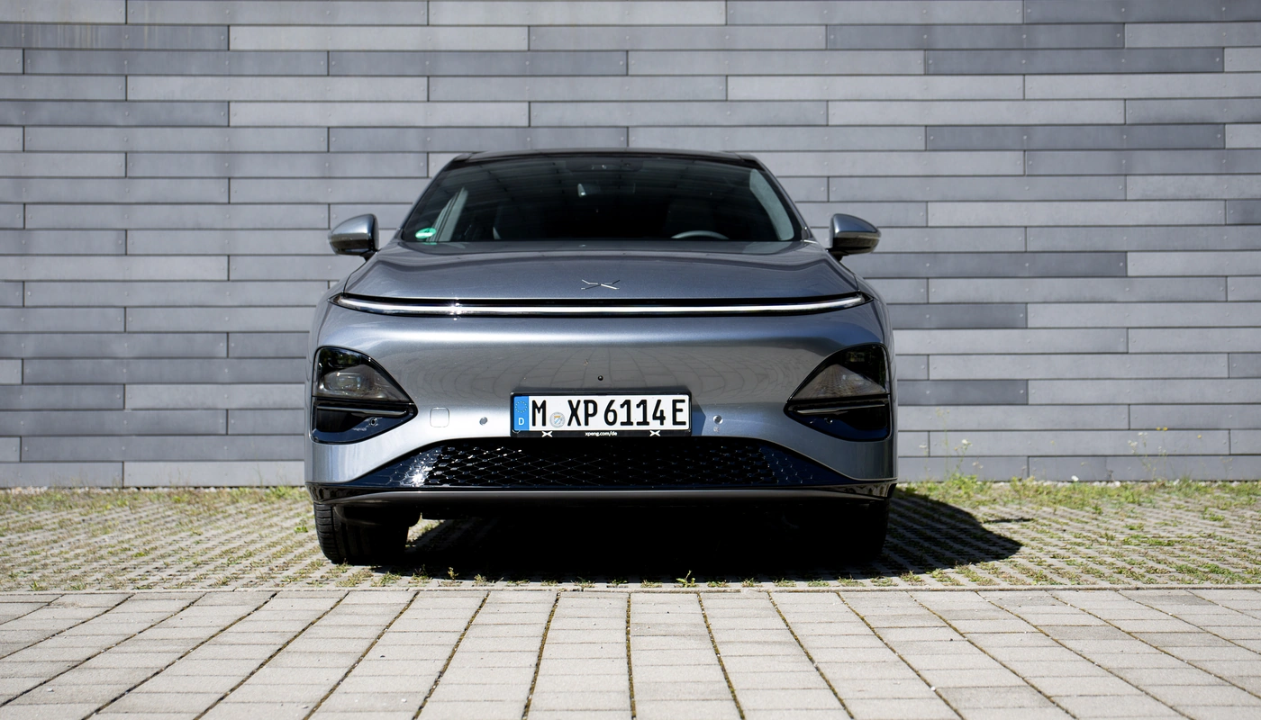 Xpeng G6 - Contexto Aparcado Exterior Frontal