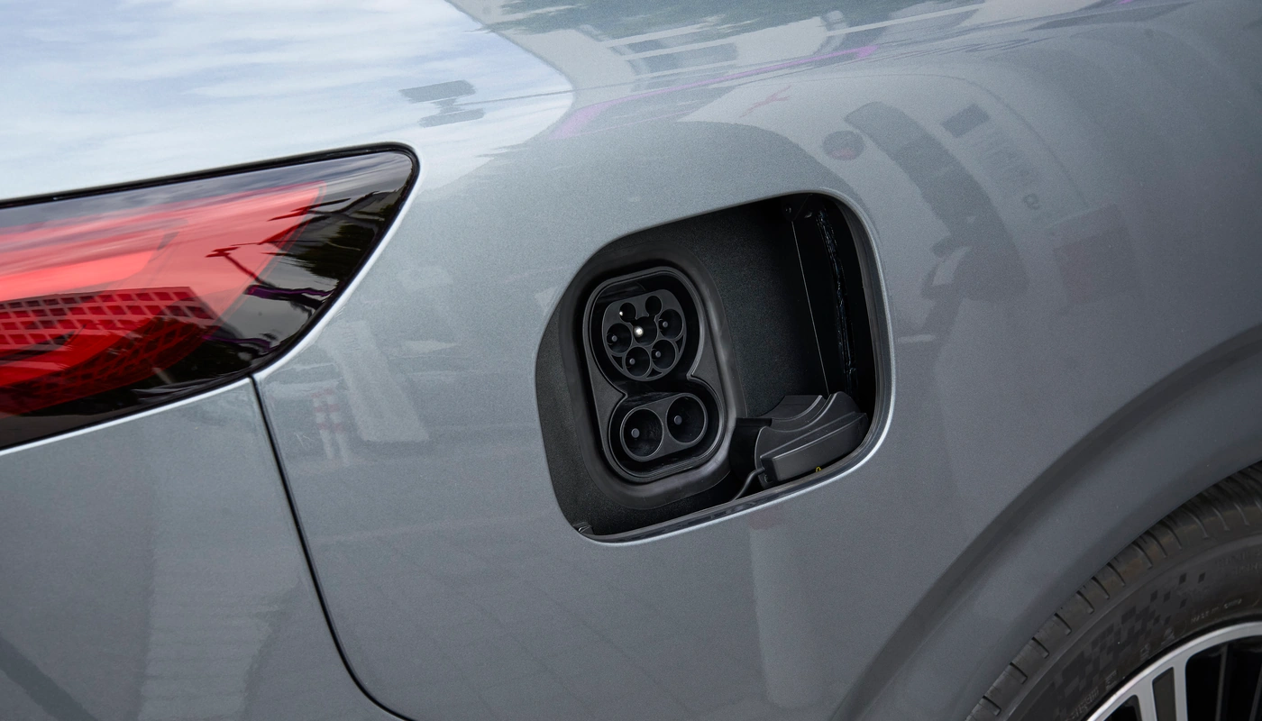 Xpeng G9 - Carga Puerto Abierto