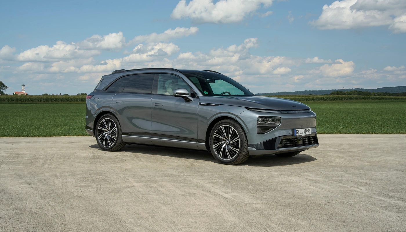 Xpeng G9 - Contexto Entorno Real Contexto Aparcado Exterior Lateral Derecha