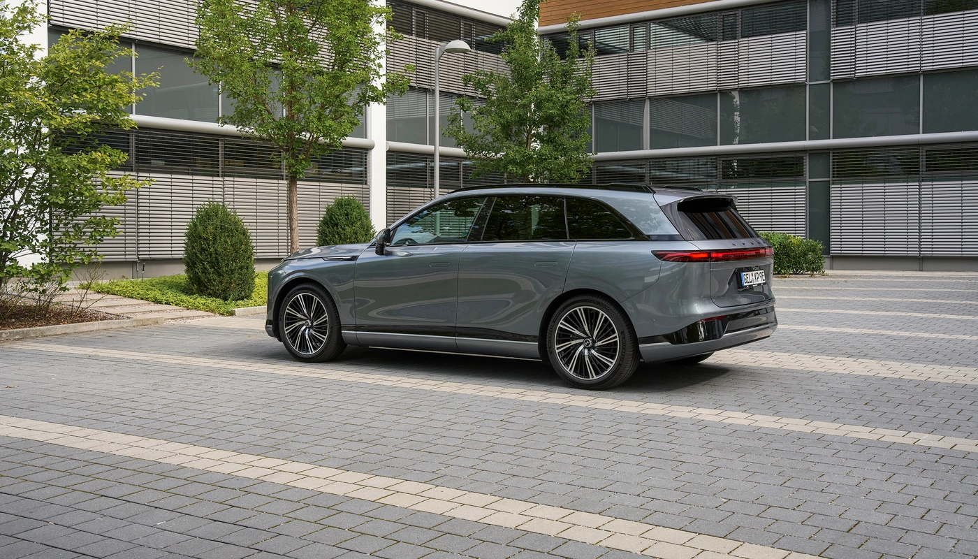 Xpeng G9 - Contexto Entorno Real Contexto Aparcado Exterior Lateral Izquierda