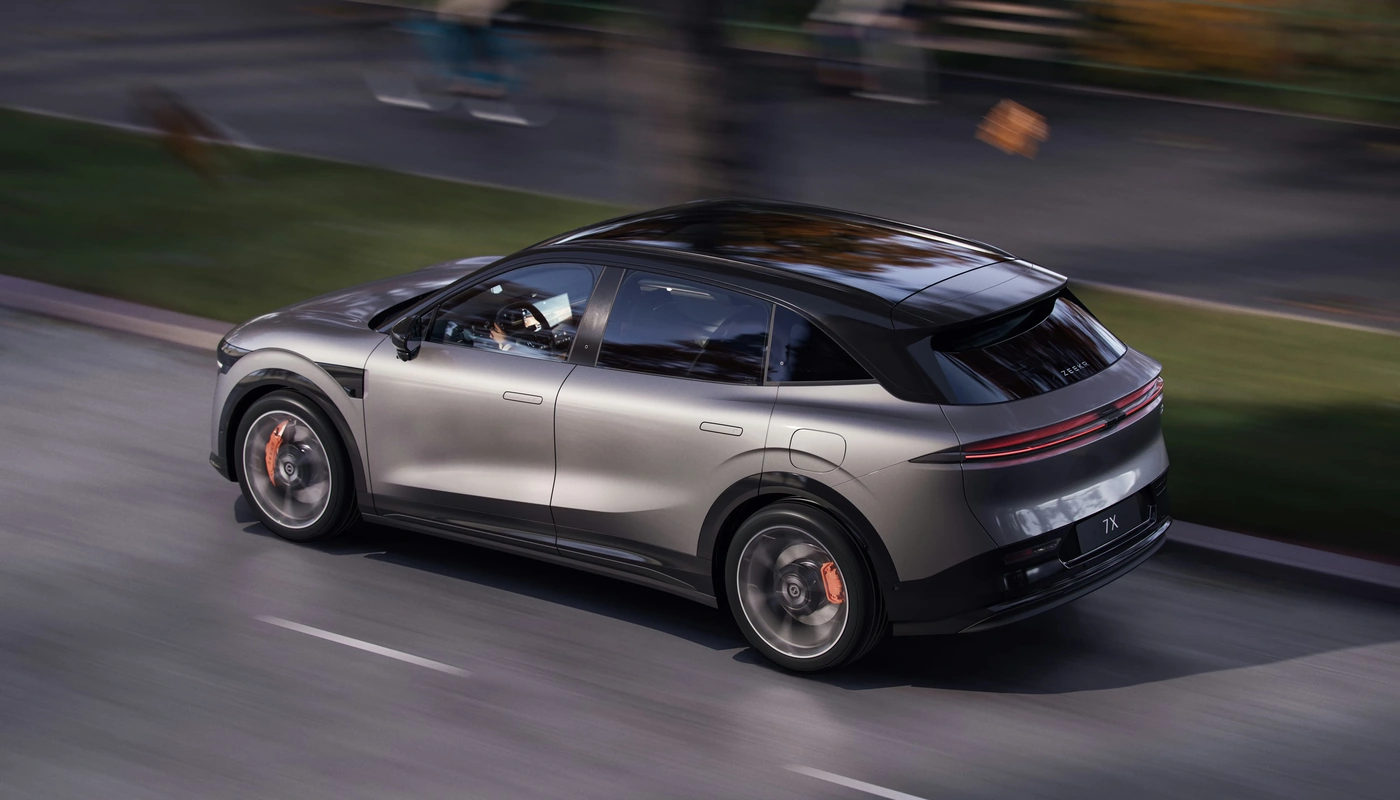 Zeekr 7gt - Contexto Entorno Real Contexto Conduciendo Exterior Trasera Derecha Exterior Lateral Izquierda