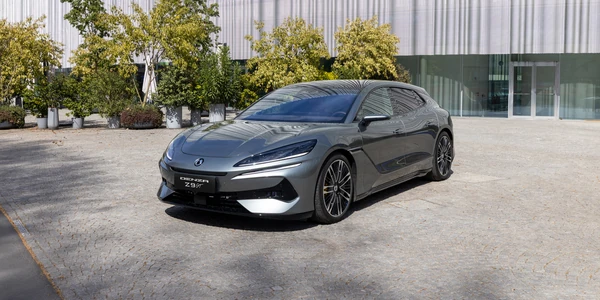 DENZA Z9GT e3