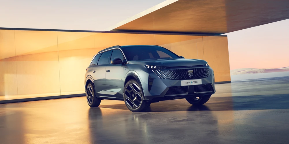 Peugeot e-5008