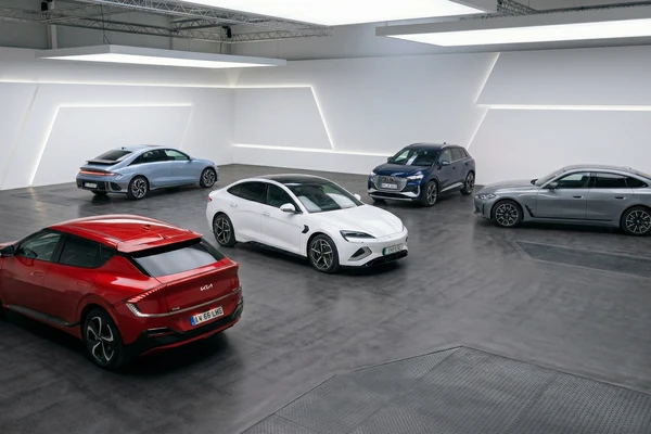 Coche eléctrico — Programa Auto+ 2026