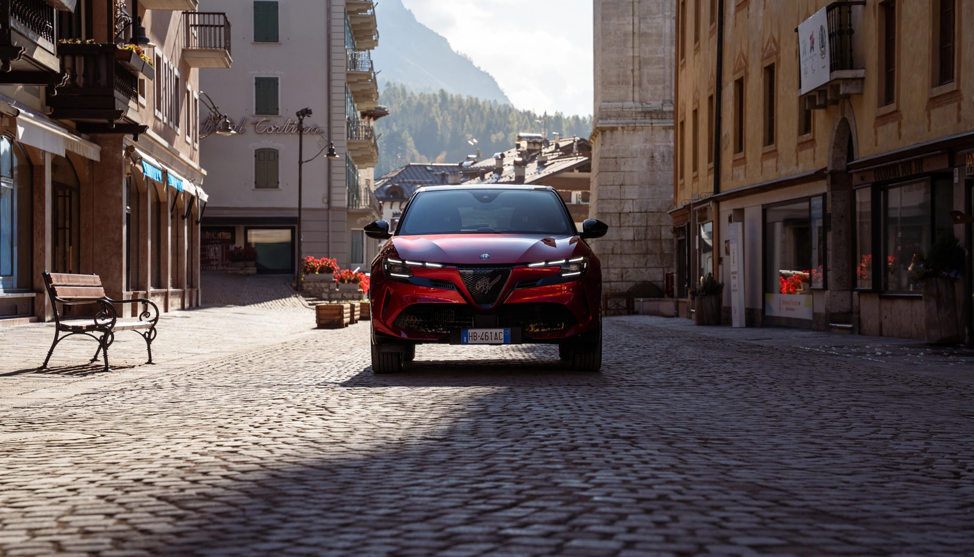 Alfa Romeo Junior Elettrica Sport Speciale - Contexto Entorno Real Contexto Aparcado Exterior Frontal