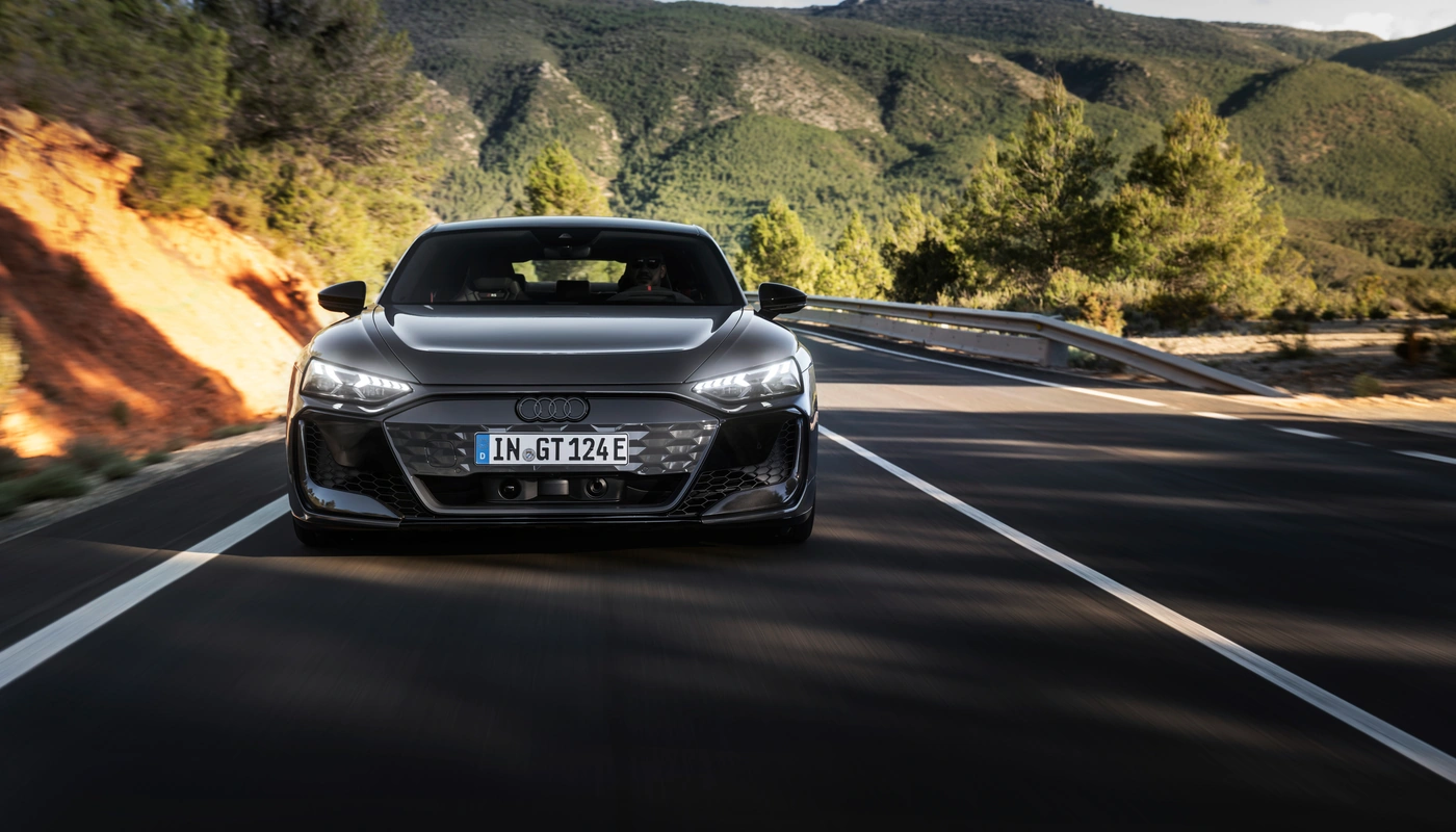 Audi E Tron Gt Rs - Contexto Entorno Real Contexto Conduciendo Exterior Frontal