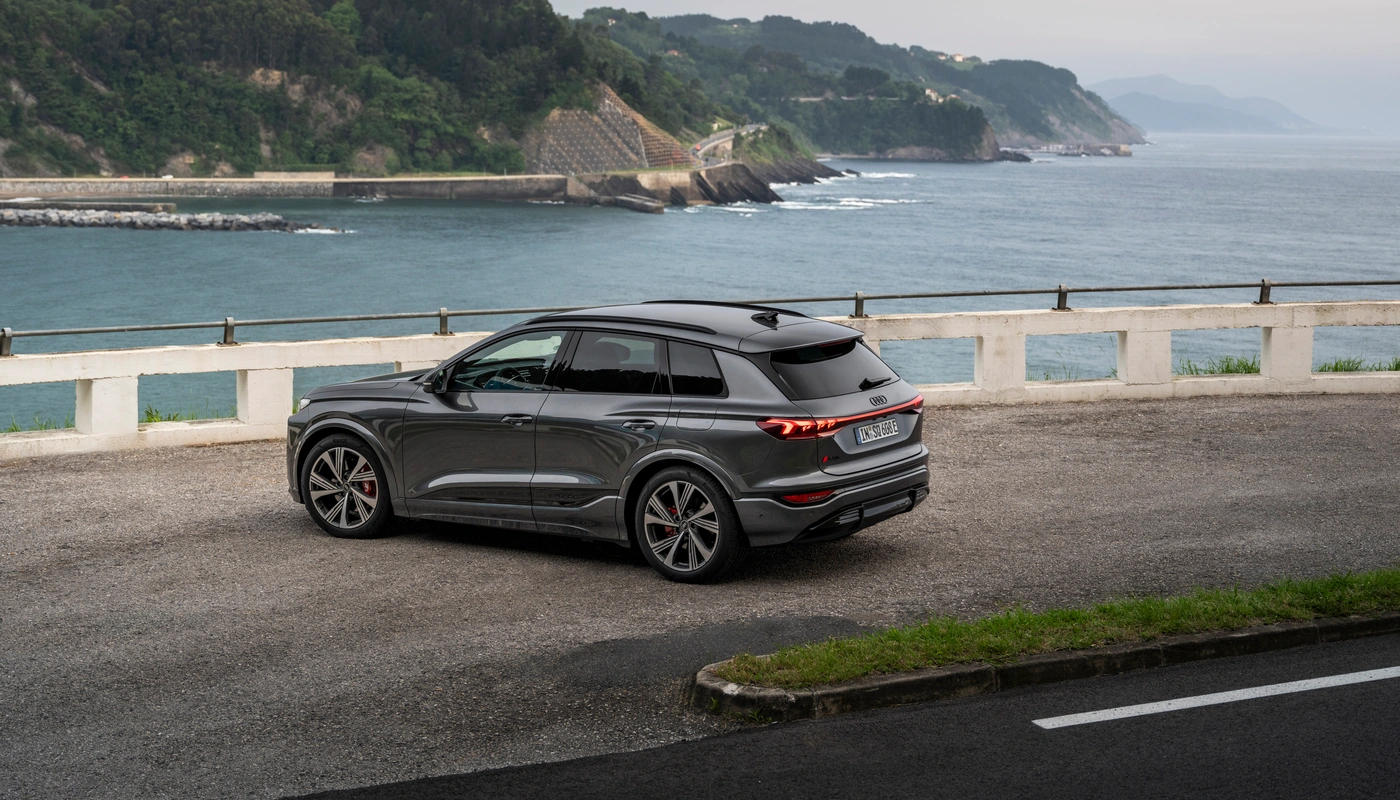 Audi Q6 E Tron Sq6 - Contexto Entorno Real Contexto Aparcado Exterior Lateral Izquierda