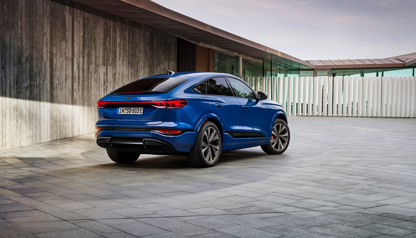 Audi Q6 Sportback E Tron Sq6 - Contexto Entorno Real Contexto Aparcado Exterior Trasera Izquierda