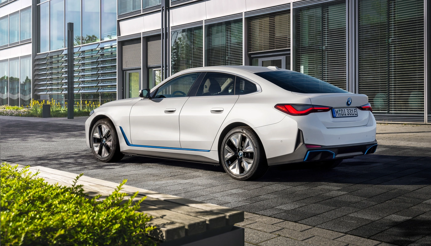 Bmw I4 Edrive35 - Contexto Entorno Real Contexto Aparcado Exterior Trasera Derecha