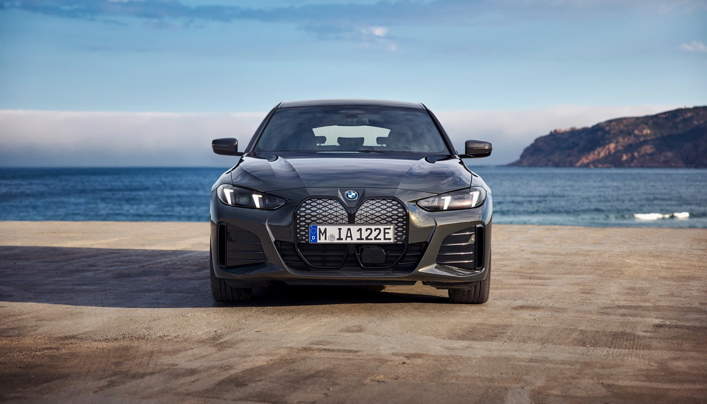 Bmw I4 Edrive40 - Contexto Entorno Real Contexto Aparcado Exterior Frontal