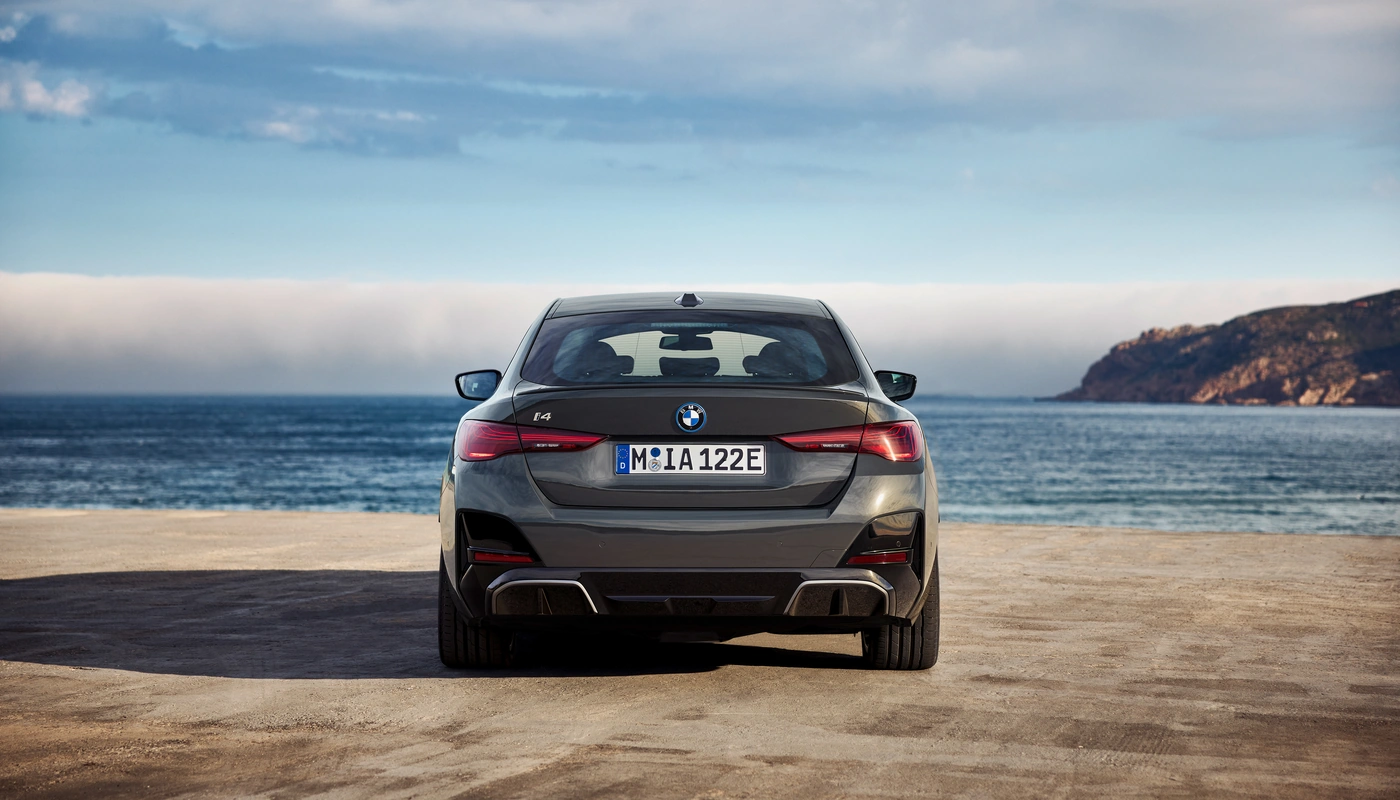 Bmw I4 Edrive40 - Contexto Entorno Real Contexto Aparcado Exterior Trasera