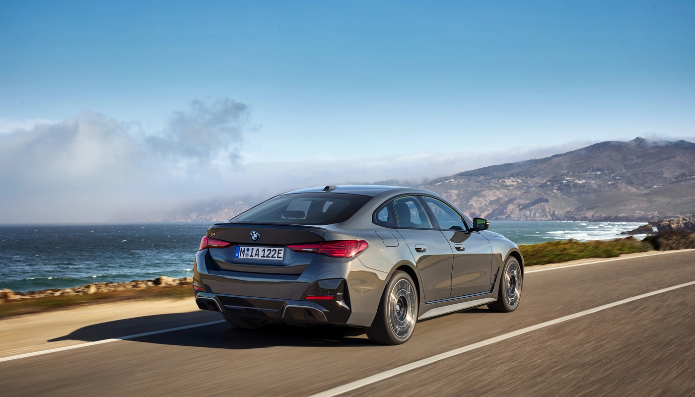 Bmw I4 Edrive40 - Contexto Entorno Real Contexto Conduciendo Exterior Trasera Izquierda