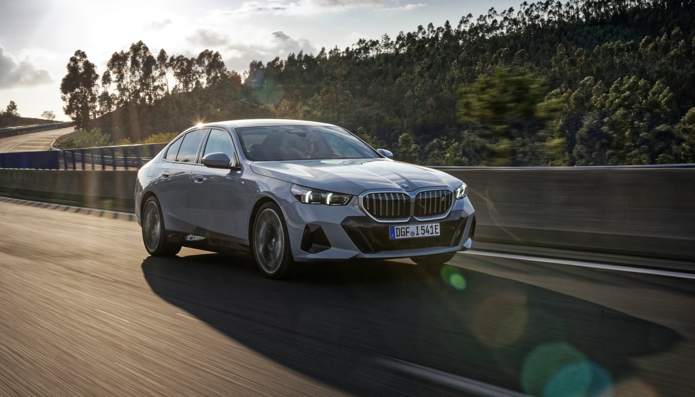 Bmw I5 Berlina Edrive40 - Contexto Entorno Real Contexto Conduciendo Exterior Frontal Derecha