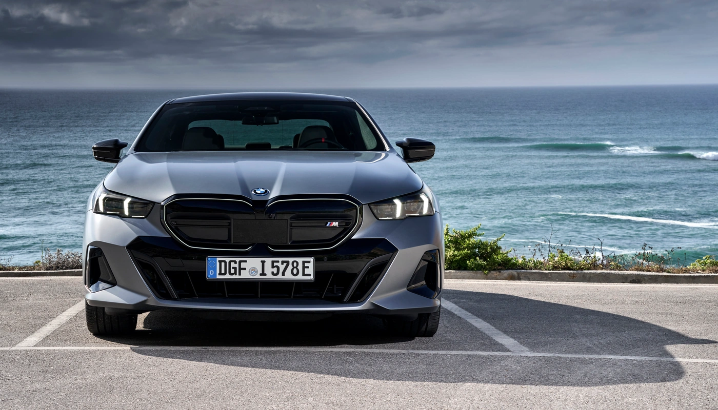 Bmw I5 Berlina M60 Xdrive - Contexto Entorno Real Contexto Aparcado Exterior Frontal