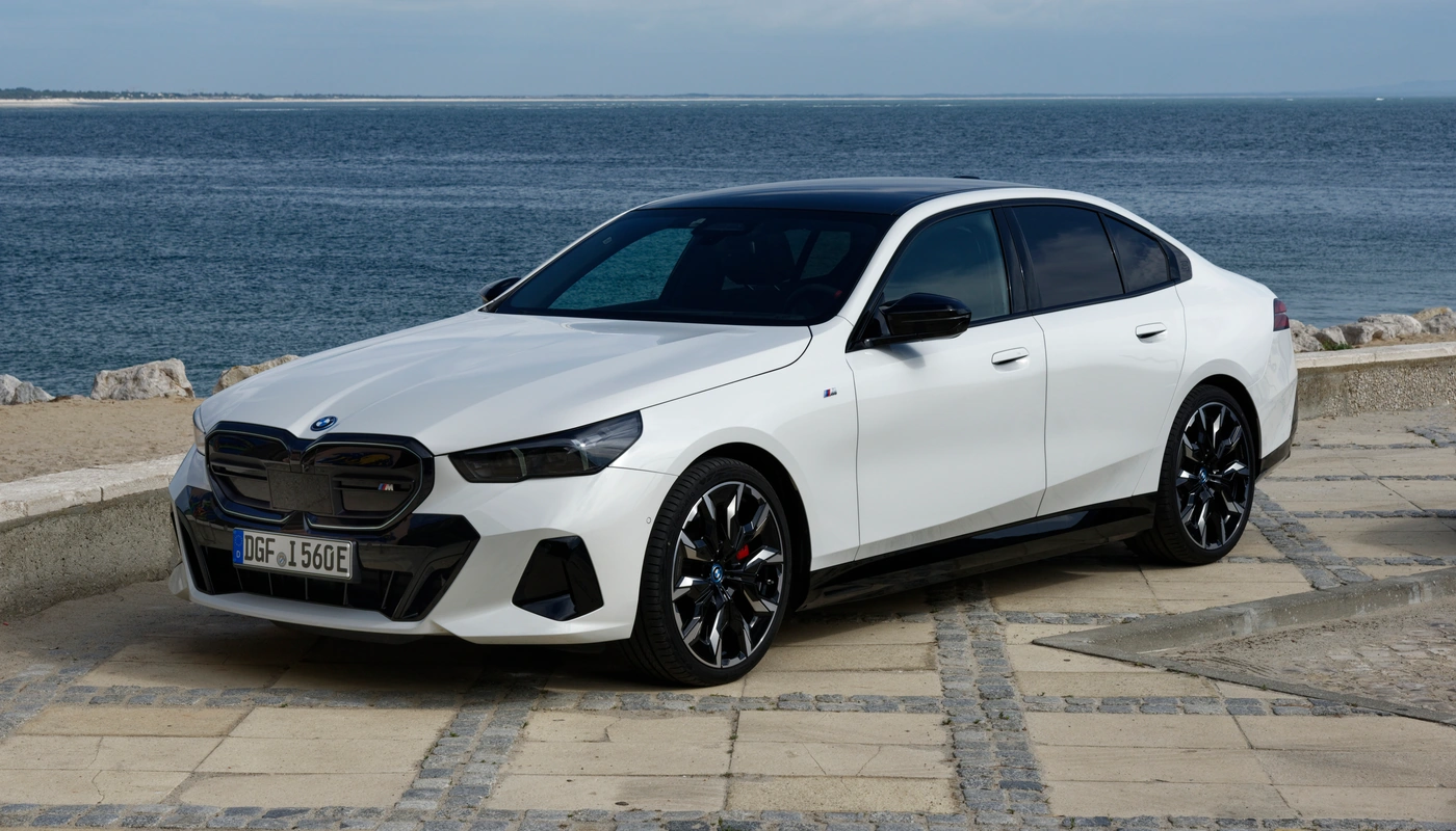 Bmw I5 Berlina M60 Xdrive - Contexto Entorno Real Contexto Aparcado Exterior Frontal Izquierda