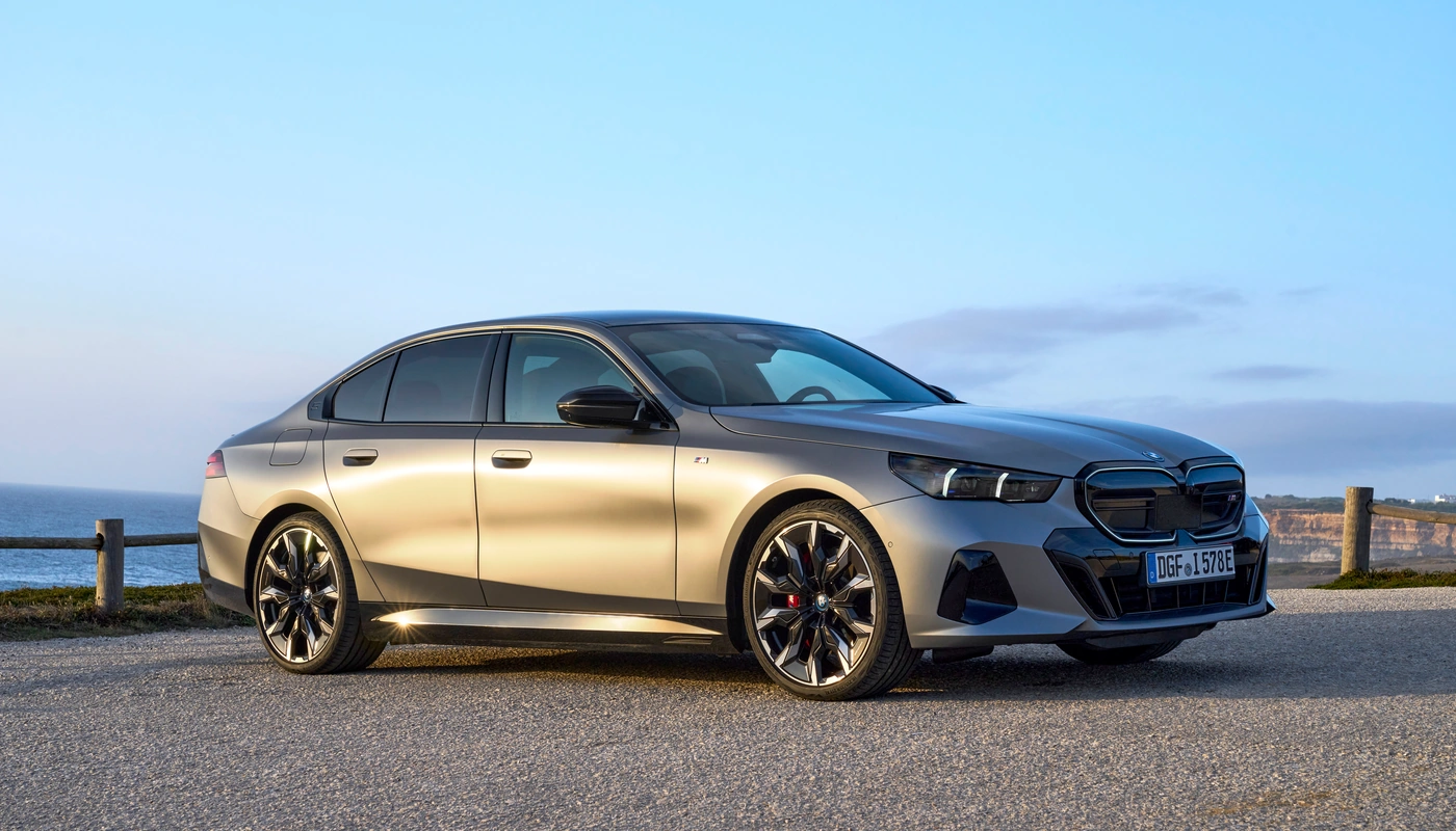 Bmw I5 Berlina M60 Xdrive - Contexto Entorno Real Contexto Aparcado Exterior Lateral Derecha